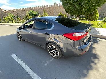 mercedes benz 208 d: Kia Forte: 2 l | 2015 il Sedan — 4