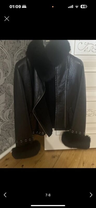 Pencəklər: Qara dəri görünümlü qadın gödəkçə - Rəng: tam qara, parlaq teksturalı