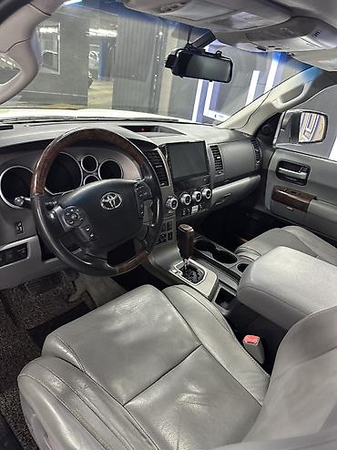 Toyota: Toyota Sequoia: 2010 г., 5.7 л, Автомат, Газ, Внедорожник — 9