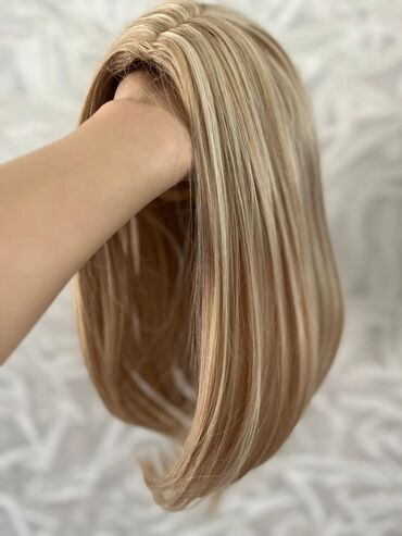 Saç ustaları: Parik Səliqəlidir, daranır, dolaşmır qısadır. 1 dəfə istifadə olunub