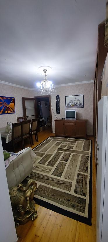 qurtulus 93 evler: Bayilda 2 otagli 45kv menzil kirayə verilir. 4 mərtəbəli binanın 2-ci — 5