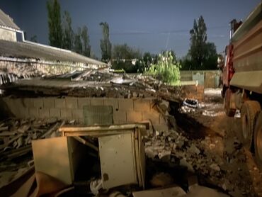 Демонтажные работы: Снос стен | Демонтаж керамогранита, Кирпичная стена, Демонтаж встроенных шкафов | Зачистка от старых обоев, Снятие шпатлевки, Снятие подвесных потолков | Демонтаж ковролина, Демонтаж ламината, Демонтаж подложки | Кровля из профнастила, Металлочерепичная кровля, Крыша из шифера 1-2 года опыта — 3