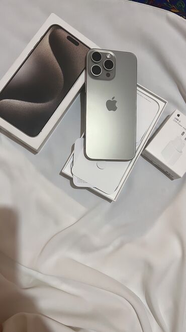 Apple iPhone: IPhone 15 Pro Max, Б/у, 256 ГБ, Natural Titanium, Зарядное устройство, Защитное стекло, Чехол, 89 %