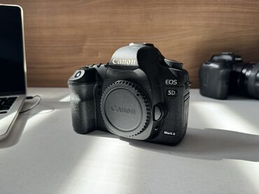 карты памяти sony для фотоаппарата: Продаю комплект 65 тысяч сомов Пробег камеры: 36 тысяч Фотоаппарат