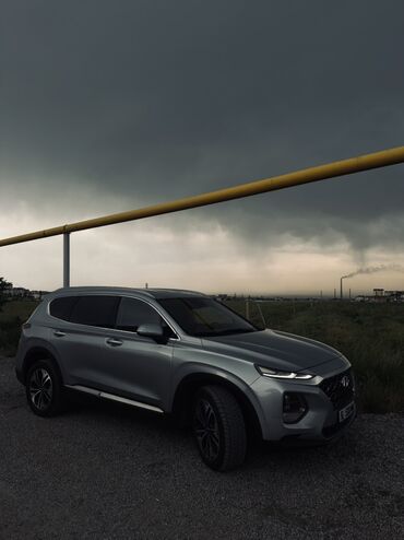 машиналар арзан: Серый кроссовер Hyundai Santa Fe с современным дизайном. Модель