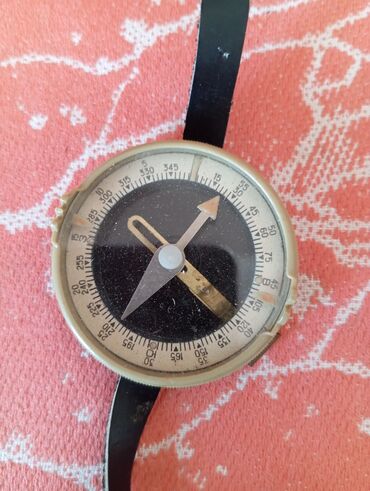 100 dollar nece manatdir: Продается компас. Производство ССР. С тех времён не использовался
