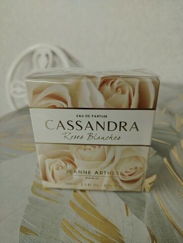 coog chinela parfum: CASSANDRA roses blanches. Jeanne Arthes. Eau de parfum. 100 ml. France