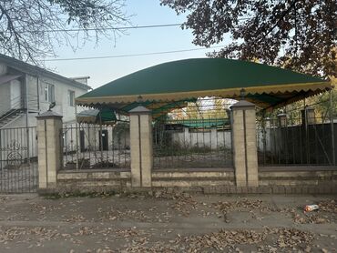 продаю дом ысык кол: Коммерческая территория с навесами и ограждением - Участок с
