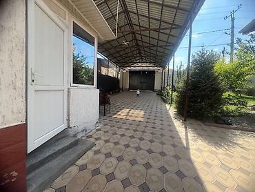 Продажа коттеджей и домов: Продается дом в селе орто-сай, участок 11 соток, в участке 2 дома 1-но — 6