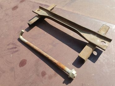 Auto delovi: Drzac akumulatora Lada 21213,21214 Niva. Polovno, ocuvano. Skinuto sa — 4