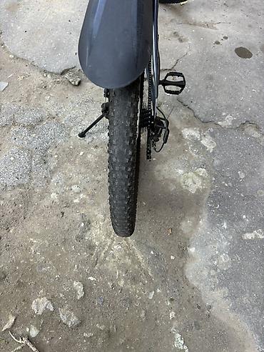 Спортивные велосипеды: Şəhər və yüngül yolsuzluq üçün uyğun dağ tipli velosiped. Şəkillərdə — 2