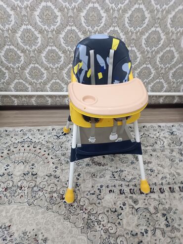 детские мягкие стульчики: Стульчик для кормления Б/у