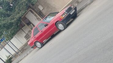 Volkswagen: Mercedes-Benz 190E (W201) sedan - Kuzov: 4 qapılı sedan, qırmızı