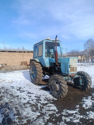 Тракторы ЮМЗ: Трактор колесный с кабиной, класс тяги примерно 1,4–1,5 (визуально — 4