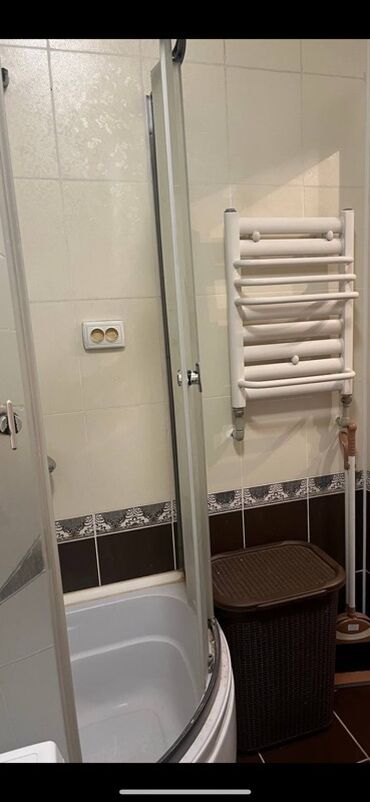 Двуспальные кровати: Сдаю в аренду двух комнатную квартиру Таунхаус кухня + студия 60 — 14