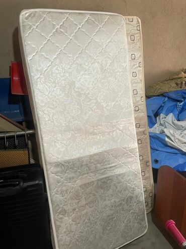 детскую кроватку кроватка к: Предлагаются односпальные кровати с прочным основанием. Доступны