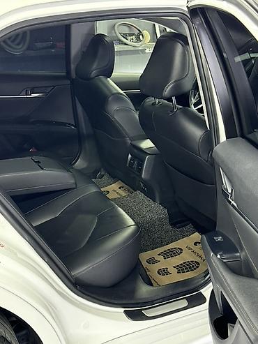 на лобовое: Toyota Camry: 2018 г., 2.5 л, Автомат, Бензин, Седан — 3