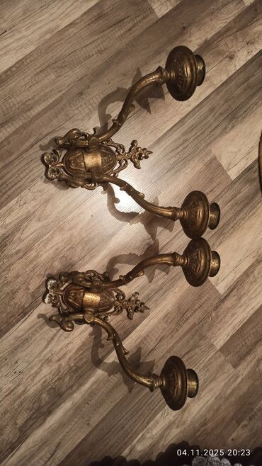 бронзовые подсвечники антиквариат: Məhsul: Bərk tökmə metal divar şamdanları (2 qol) Təsvir: -