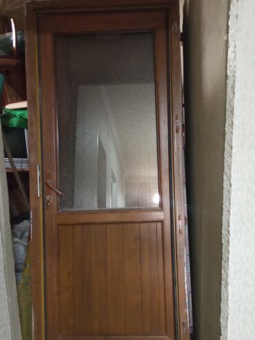 işlenmiş plastik qapı pencere: Пластиковая дверь, Без гарантии
