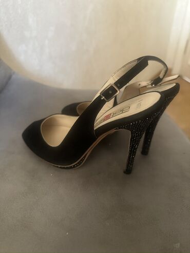 женские атласные длинные перчатки: Qadın ayaqqabısı – zərif, açıq burunlu slingback model - Rəng: qara -