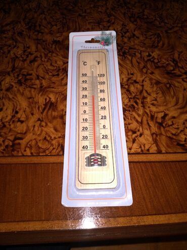 İnformatika: Taxta əsaslı divar termometri - İkiölçülü göstərici: Celsius (°C) və