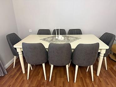 Masa 8 oturacaq ile satilir 700azn. Unvan Lokbatan kod 8895 Nigaz