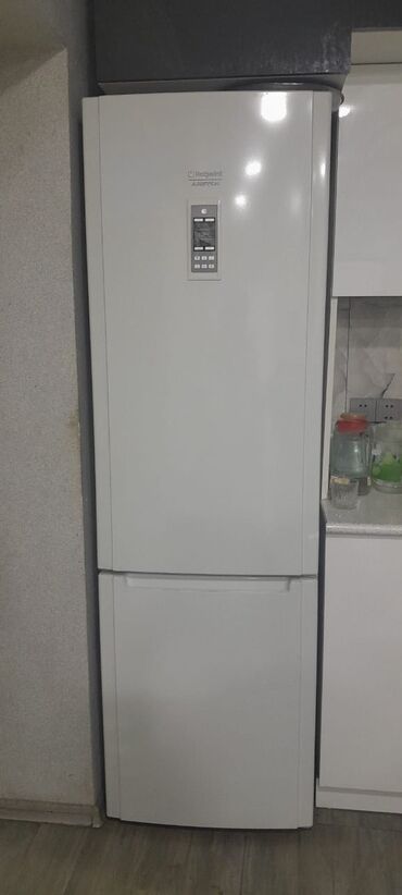 Кухонные комбайны и измельчители: Б/у 2 двери Hotpoint Ariston Холодильник Продажа, цвет - Белый, Встраиваемый
