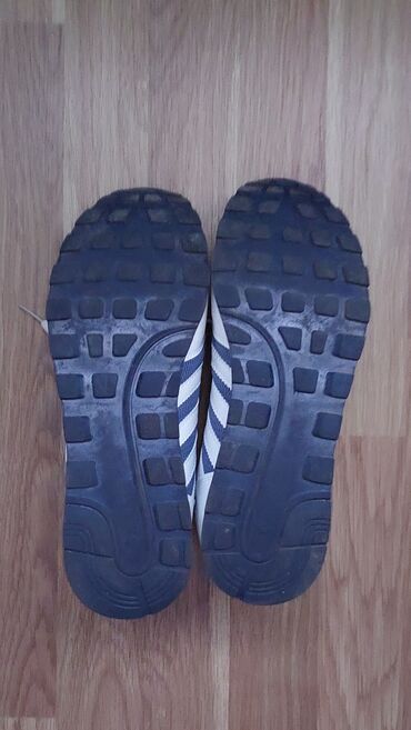 Krasofkalar və idman ayaqqabıları: Yelen krassovkası. Teze kimidir. 42 razmerdir. Baha alınıb 9 manat -da lalafo.az — 14 Krasofkalar və idman ayaqqabıları: Yelen krassovkası. Teze kimidir. 42 razmerdir. Baha alınıb 9 manat — 14