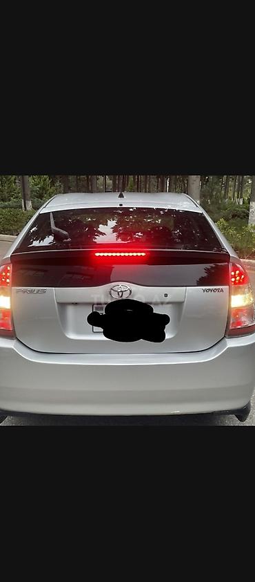 panorama 2008: Toyota Prius (2-ci nəsil, liftback, gümüşü rəng) gündəliy icarəyə — 2