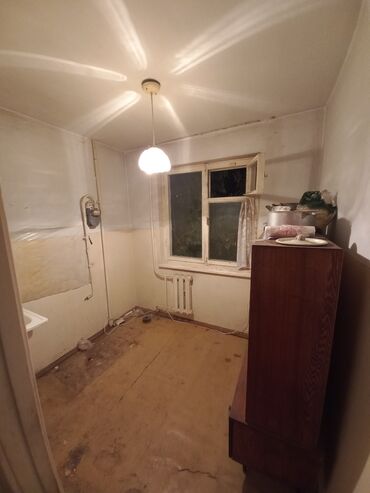 сдаю квартиру 6 микрорайон: 2 комнаты, 43 м², 104 серия, 3 этаж, Старый ремонт