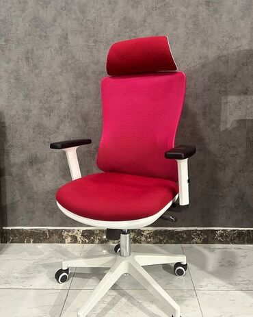 Ofis və oyun kresloları: Yeni, Təkərli, Qolları tənzimlənir, Dəri — 15