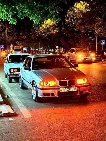 çanqan avto: BMW 3 Series E36 sedan, gümüşü rəng. - Orijinal BMW emblem və M paket — 4