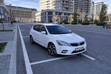 Kia: Kia Ceed: 1.4 l | 2010 il Hetçbek — 1