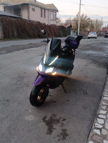 багажник виш: Тип скутера 150 куб. см, Бензин