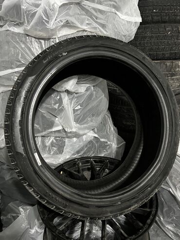 продать шины бу: Продаю летнюю резину 
Pirelli 
235/40R19
 Состояние 75%