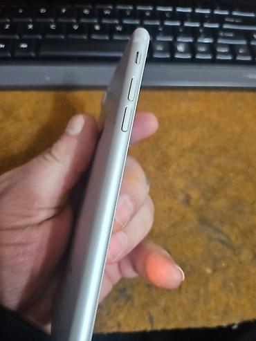 Apple iPhone: Apple iPhone 7, srebrni jako dobro ocuvan kao nov128 gbmemorija- 73% — 11