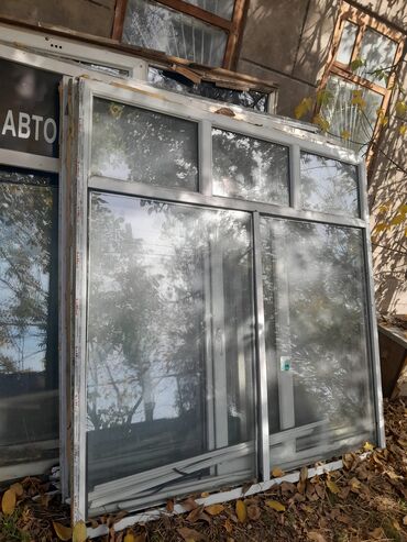 тара пластик: Продаются б/у окна ПВХ, размер2000х2000мм,7 штук цена 4500сом шт