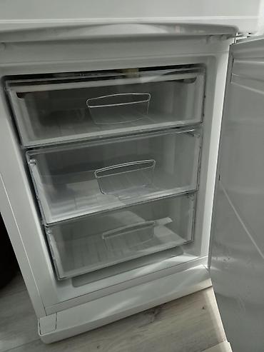 Холодильники: Продается Холодильник Indesit, двухкамерный, белый, с нижней — 4
