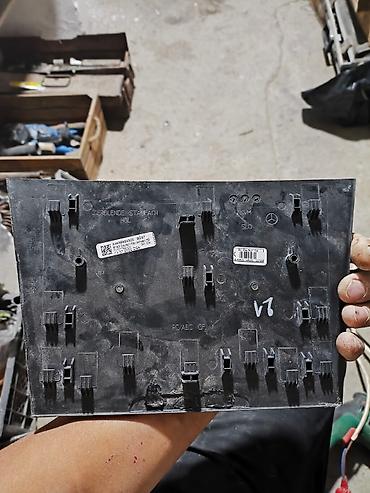 Другие детали кузова: Накладка на центральную консоль с отделкой карбон. Имеет U-образную — 5