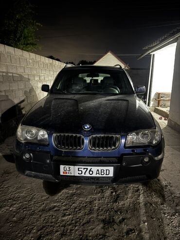 bwm самурай: Кроссовер BMW X3, окрашенный в темно-синий цвет, демонстрирует