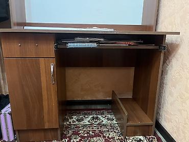 Компьютерные столы: Стол для учебы состояние 8/10 из минусов только ручки не хватает а так — 4