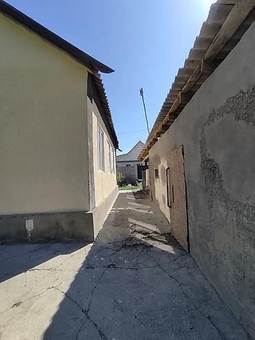 Продажа коттеджей и домов: 📍 В Сокулуке от центра 300м продается дом на участке 9 соток состоит — 6