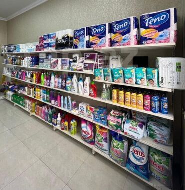 islenmis vitrin polkalar: Tam keyfiyyətli materialdan zavod istehsalı vitrin-polkalar