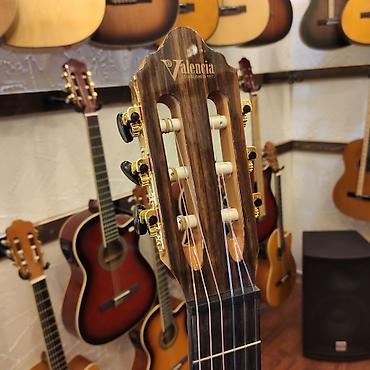 Gitaralar: Elektro klassik gitara Valencia VC 564 BSB Üst:Sitka Spruce Qol: Amara — 2