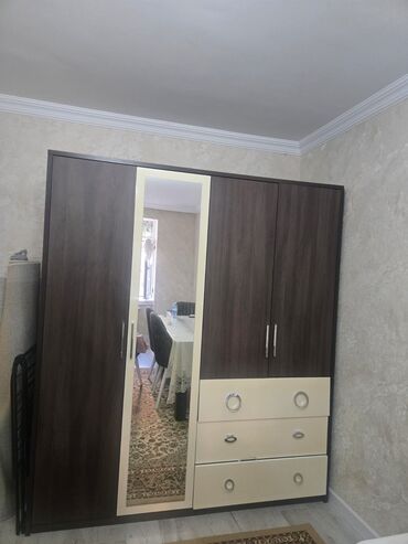Soyuducu vitrinləri: Dolab tecili evden cixmalidir. Qiymet 150azn. Unvan Gence pr m 6818