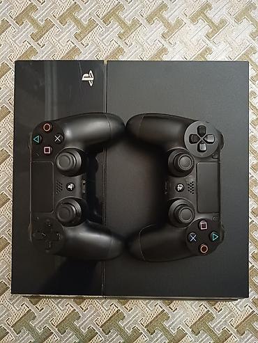 playstation dört: PlayStation 4 (PS4) oyun konsolu – 2 ədəd DualShock 4 pultu ilə Mortal — 2