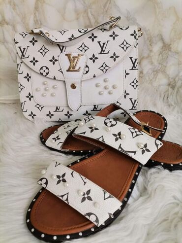 Sandale: Sandale 2200
Kompleti 3500 na lalafo.rs — 10 Sandale: Sandale 2200
Kompleti 3500 — 10