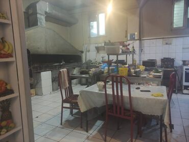 Restoran, kafelər: Qaraev metrosuna yaxın yerləşən ümumi sahəsim olan,10 otağlı — 18