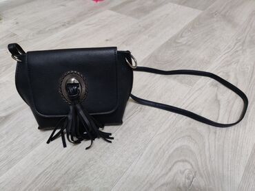 дамская кожаная сумка: Продаю дамскую сумочку в отличном состоянии. Размер 20х15х8