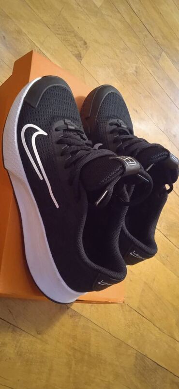Босоножки, сандалии, шлепанцы: Yenidir 1 defe geyilib. 255 azndir original nike olcu 40:5 olcusu